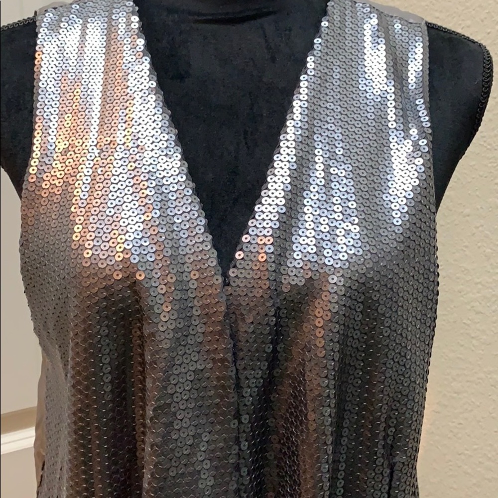 Vest - Picture 4 of 7